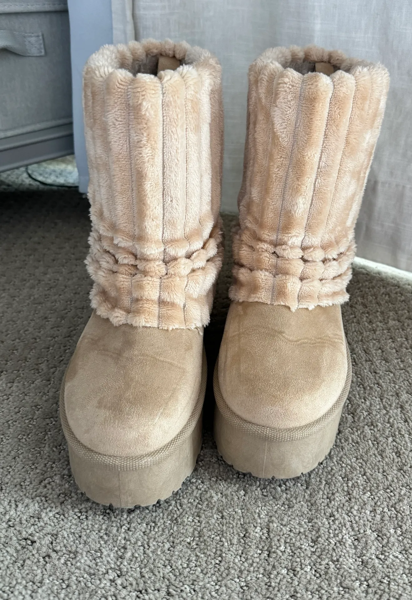Nude/tan/cream color platform Fur boot  - Image 4