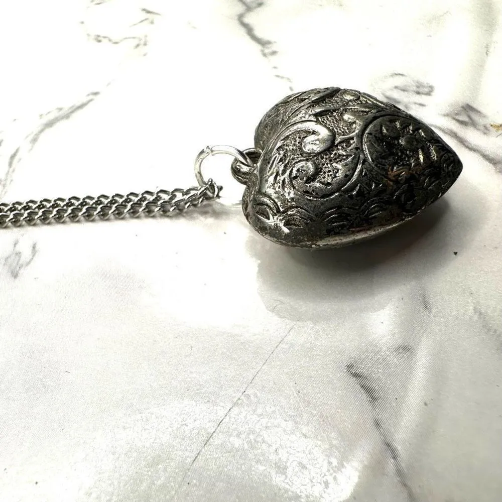 Silver tone puffy heart pendant necklace - Image 6