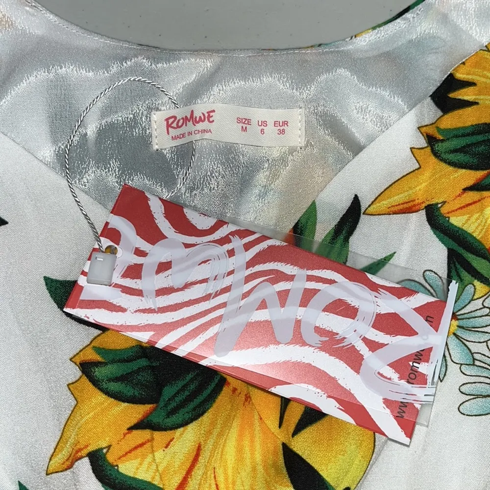 Romwe NWT 6 Sunflower Floral Surplice V-Neck One Piece Shorts Romper w/ Tie Belt - Image 5