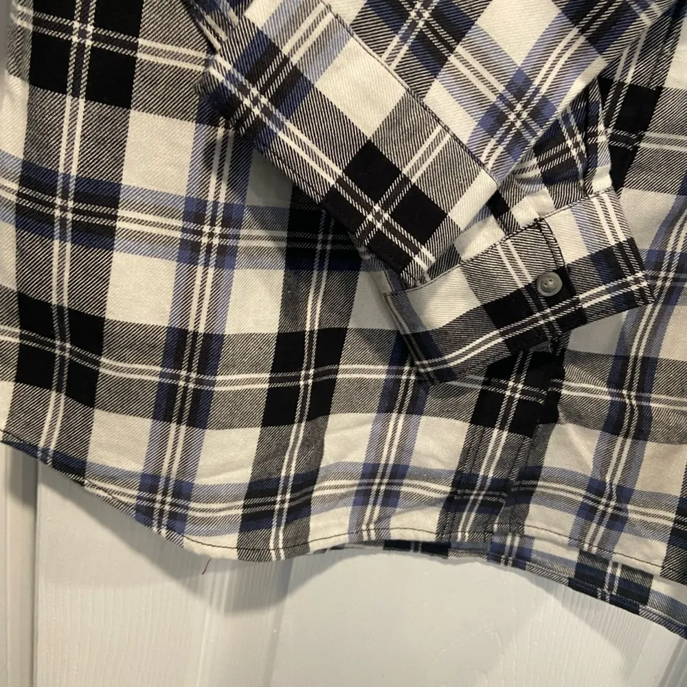 NWT Eddie Bauer Size S Black Blue Plaid Flannel Long Sleeve Button Down Shirt - Image 5