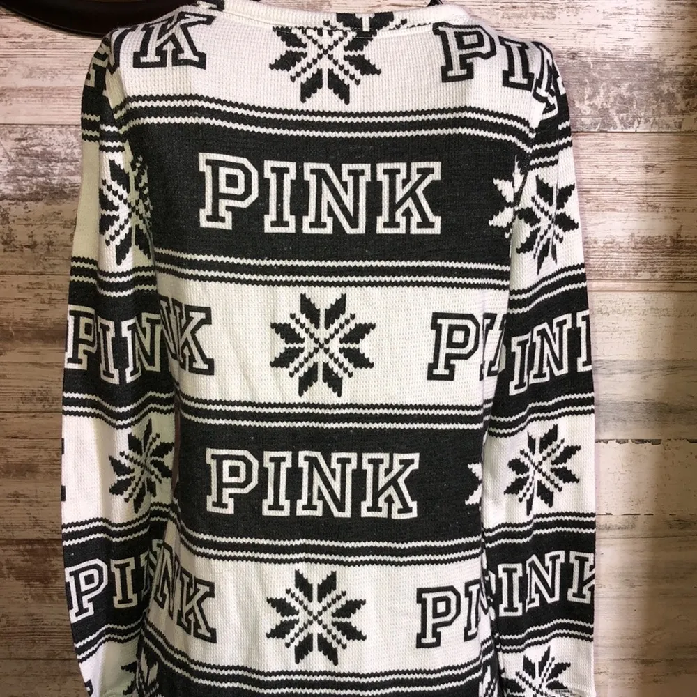 Victoria’s Secret pink sleep wear snowflake thermal pj top long sleeve size XS​​ - Image 5