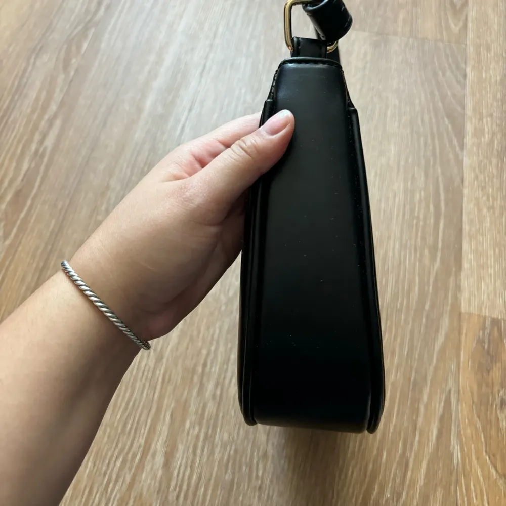 Amazon Black Faux Leather Rounded Mini Bag Fashion Basic Shoulder Bag - Image 7