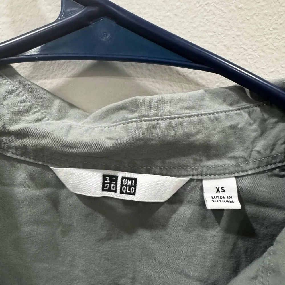 Uniqlo Teal Button Down Shirt Lightweight Cotton Blend - Image 3