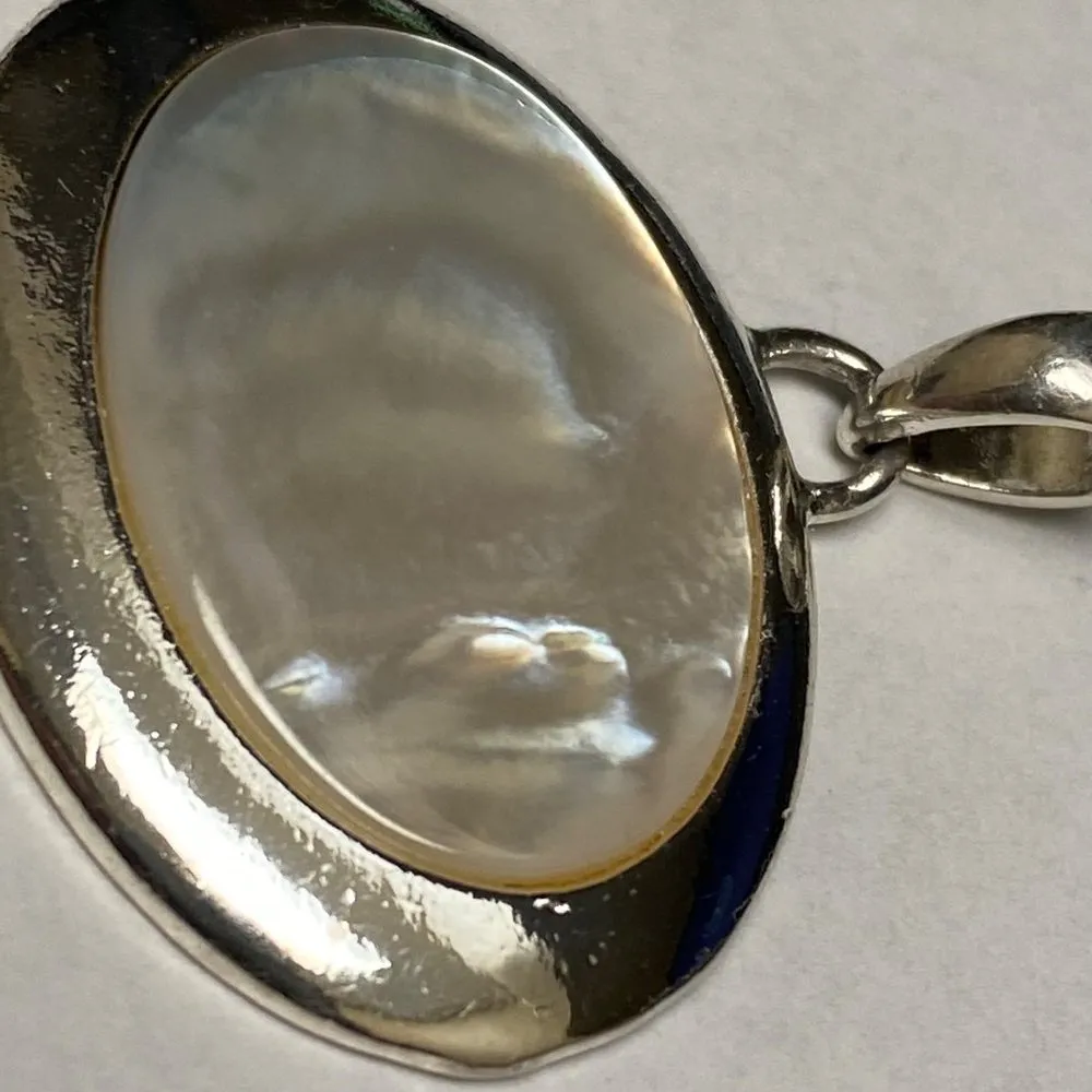 Silver Tone Oval Mother of Pearl Shell Pendant for Necklace Vintage, Unmarked. - Image 7