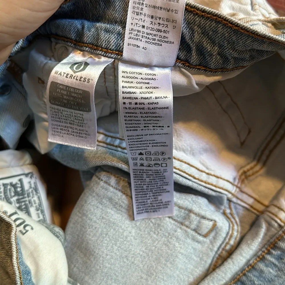 LEVIS 501 BUTTON FLY TWO TONE DENIM SHORTS BLUE WHITE SPLIT - Image 4