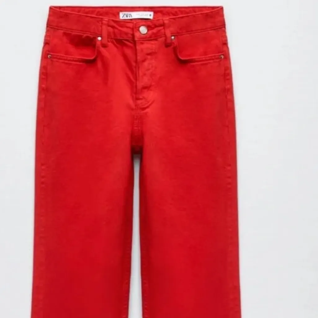 ZARA MID RISE RED STRAIGHT JEANS - Image 9