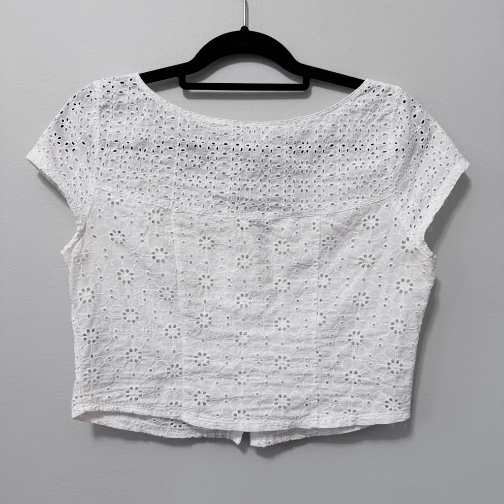 Abercrombie & Fitch White Floral Eyelet Short Sleeve Top Size M - Image 3