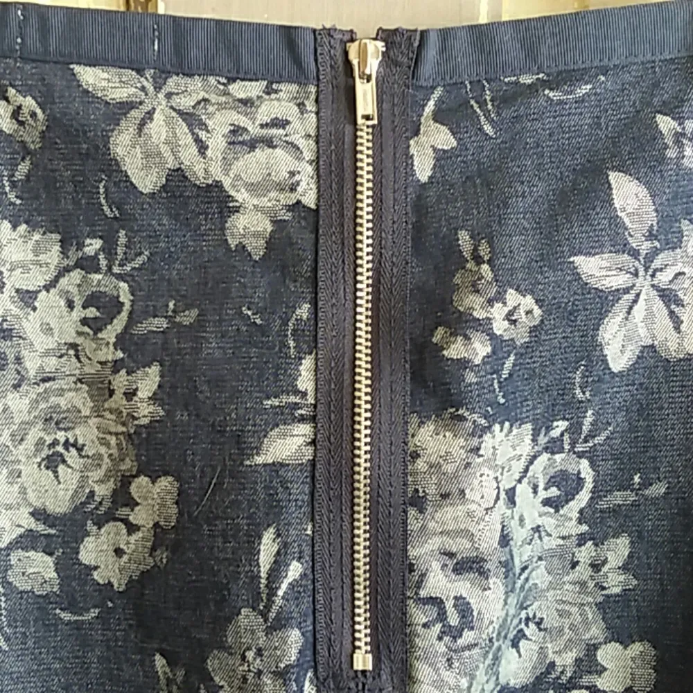 Gap Floral Denim Skirt - Image 4