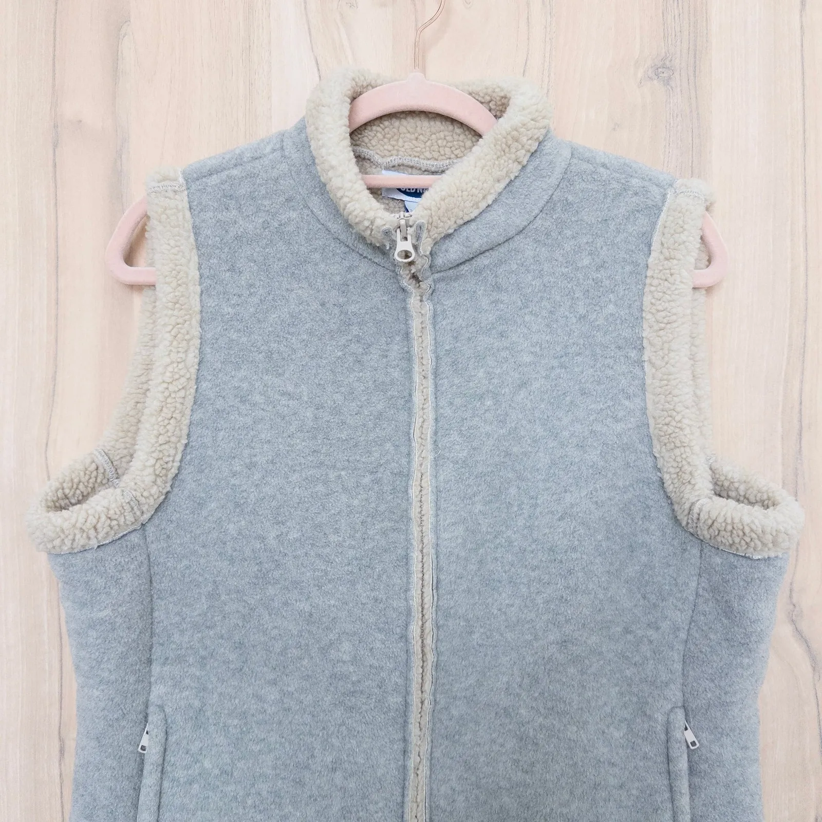 Old Navy Womens Sherpa Lined Vest Size M Gray Fleece Minimalist Cozy Apres Ski - Image 2