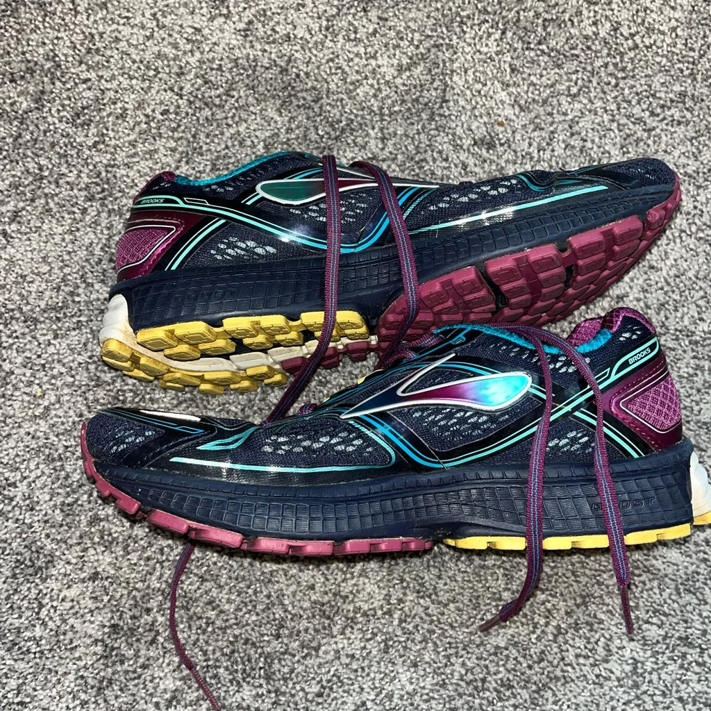 Brooks Purple and Blue Athletic Shoes with Breathable Mesh - Image 3