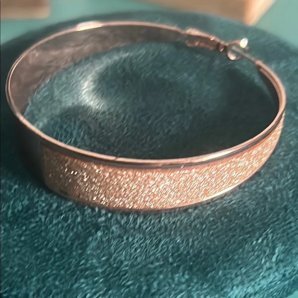 Set of 3 Oversized Gold Butterflies Rose Gold Tricolor Hoop Earrings Set - Image 6