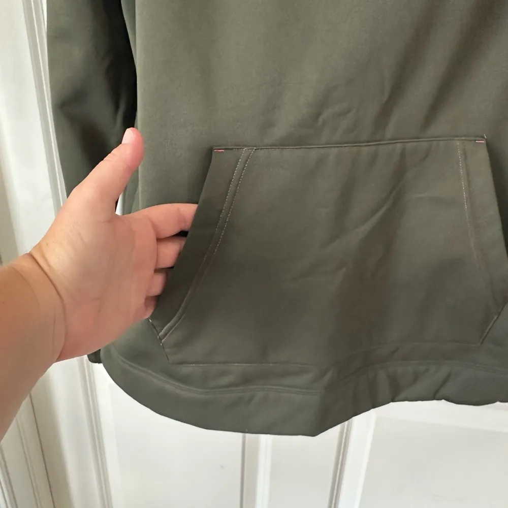 Under Armour Dark Olive Green Pink Camo Semi-Fitted Long Sleeve Hood Sweatshirt - Image 3