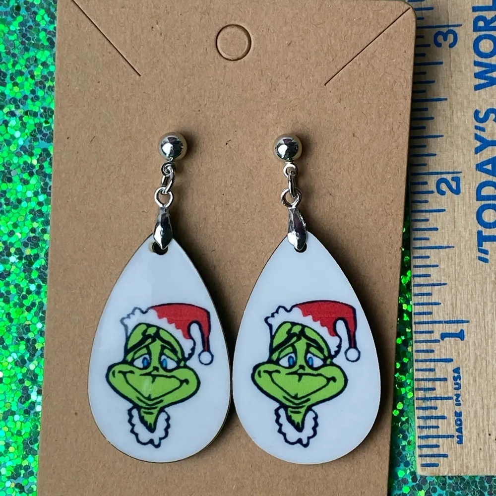 New Grinch Face Christmas Dangle Pierced Earrings - Image 2