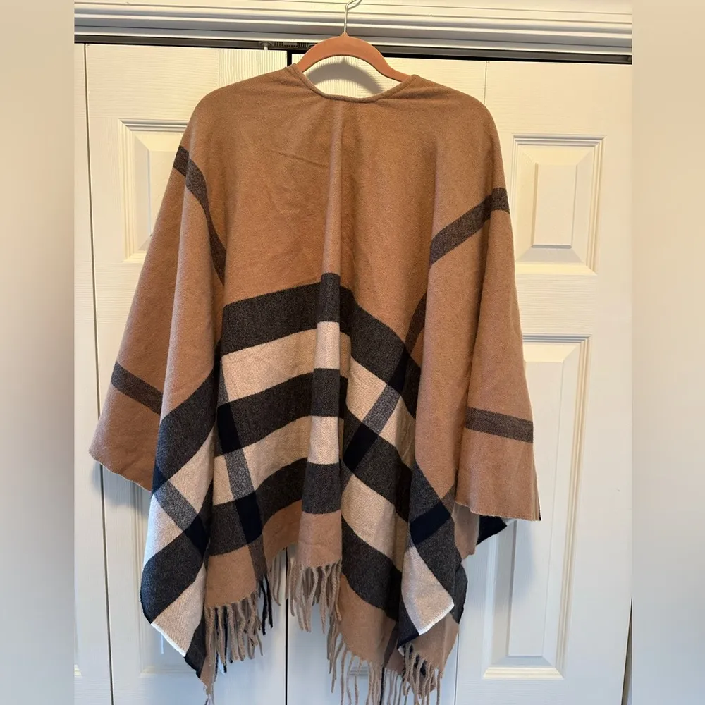 Banana Republic Plaid Cozy Poncho Ruana in Camel Big Check Plaid Black Off-White - Image 5