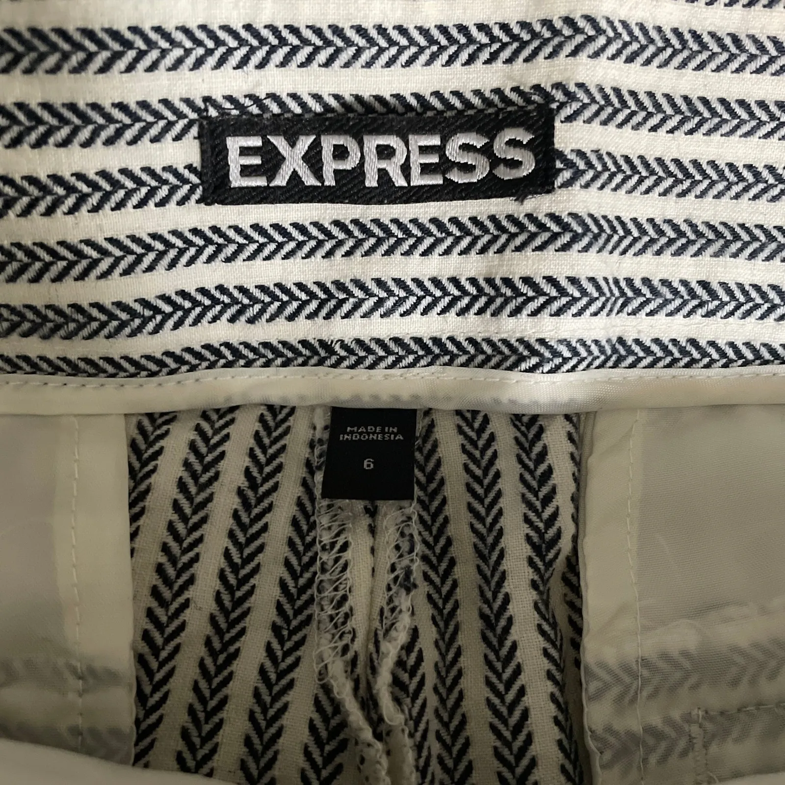 EXPRESS Striped Linen Blend Shorts Women Size 6 White Black Cuffed Casual - Image 2