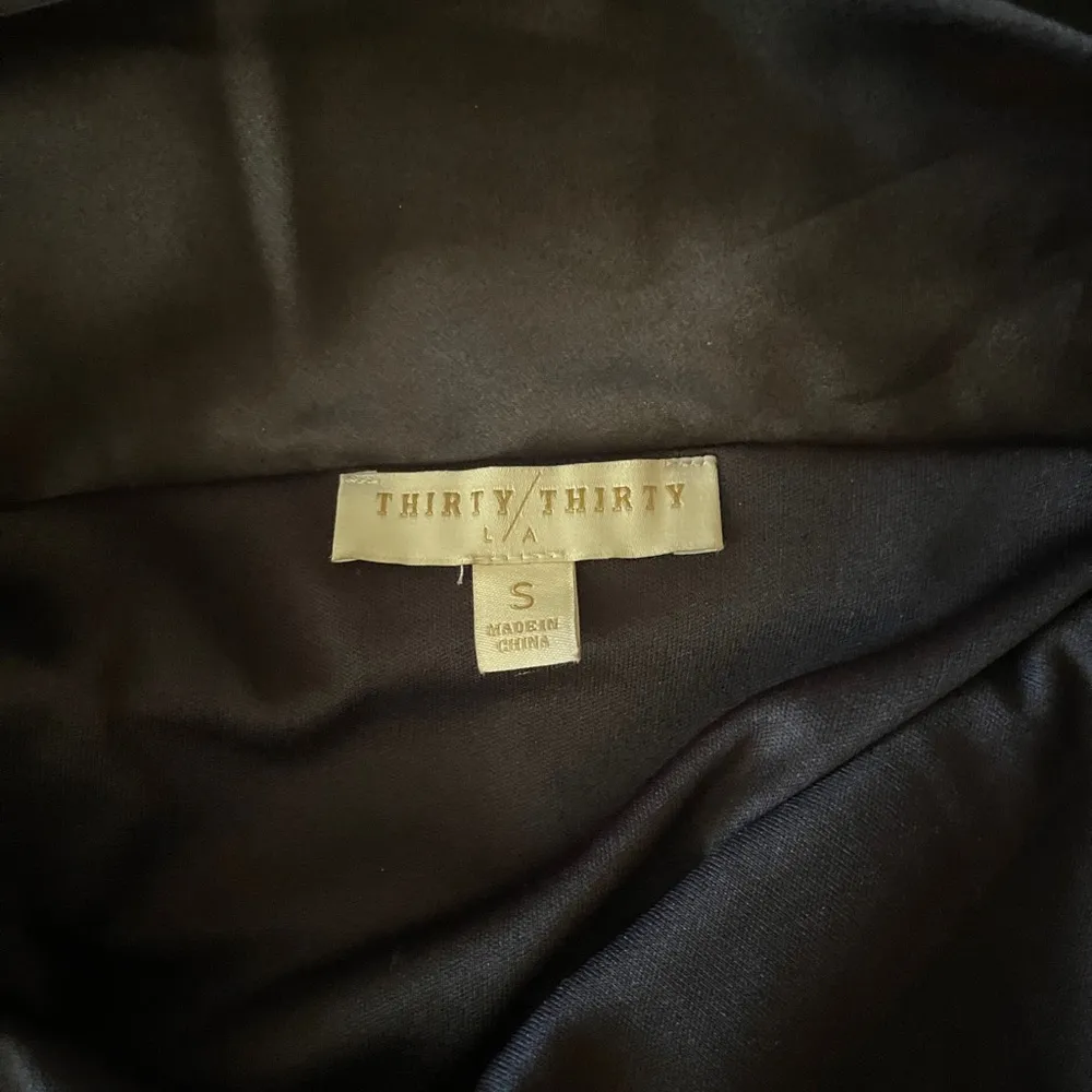 Thirty/Thirty black satin feather trim strappy tie back lined mini dress. Sz S. - Image 4