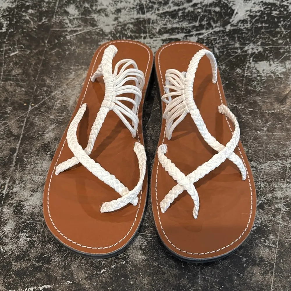 Capana White Crochet Flip Flops Size 12 NWOT - Image 5