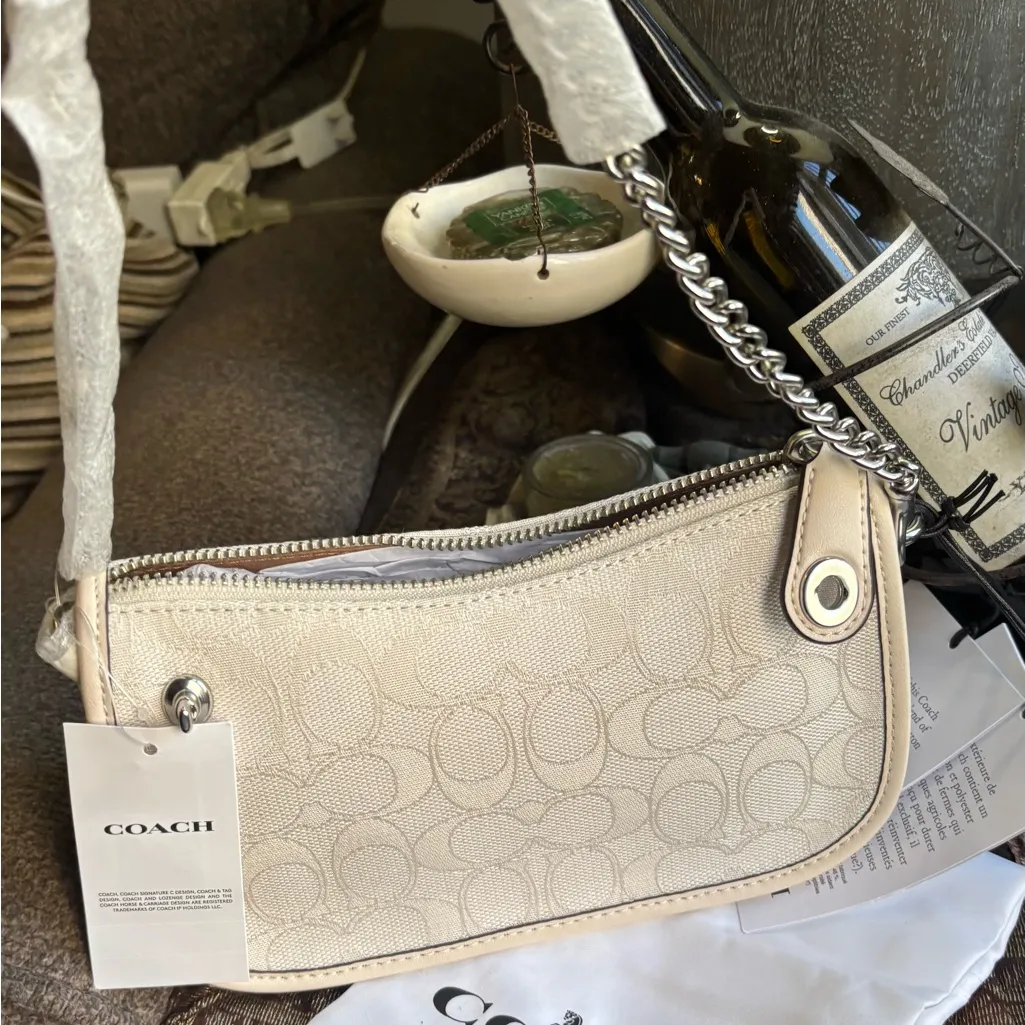 Authentic COACH 1941 Signature jacquard/Glovetanned turnlock zip  Crosby/Clutch - Image 3