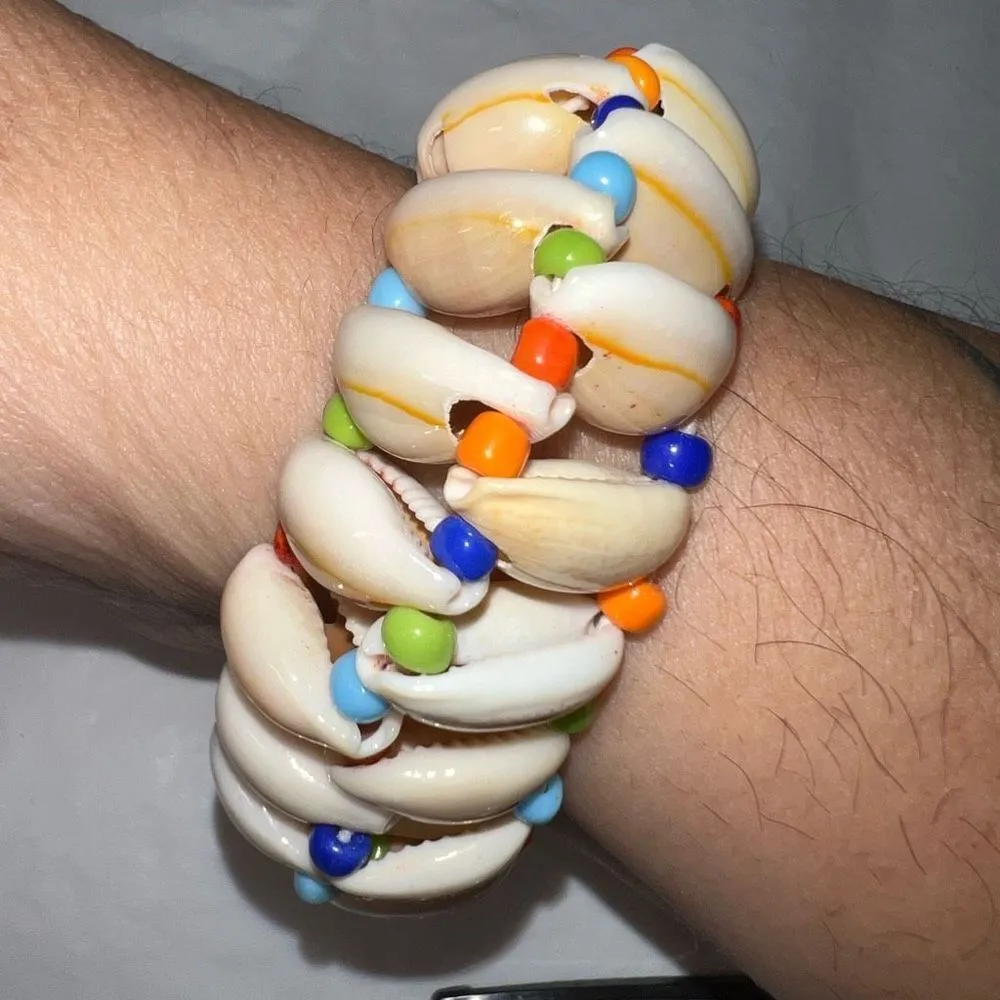 Vintage Shell and Colorful Seed Bead Bracelet - Image 2