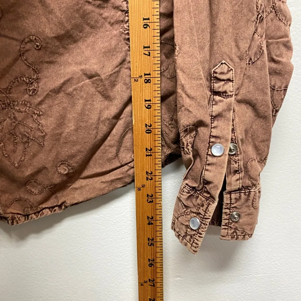 Cre8tions Single Embroidered Med Snap Button Down Top Western Country Academia Brown - Image 9