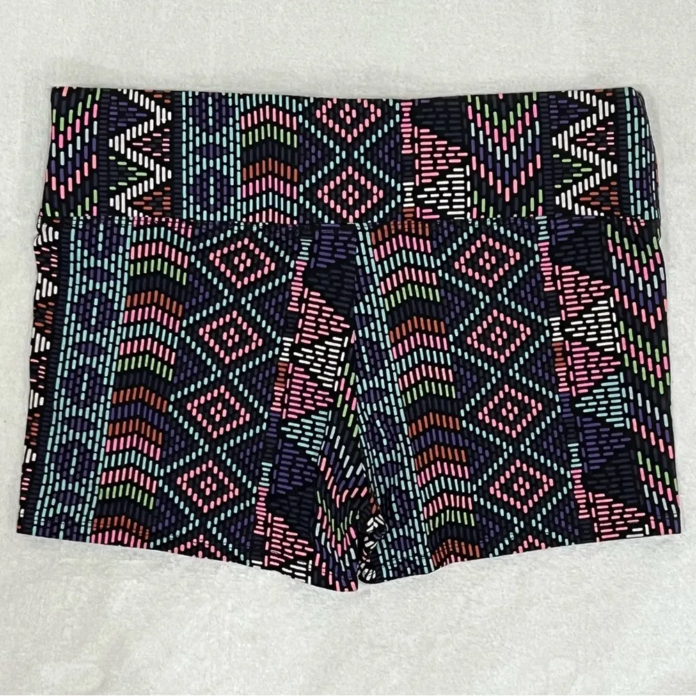 Victoria’s Secret PINK Bright Geometric Biker Shorts Size Medium - Image 2