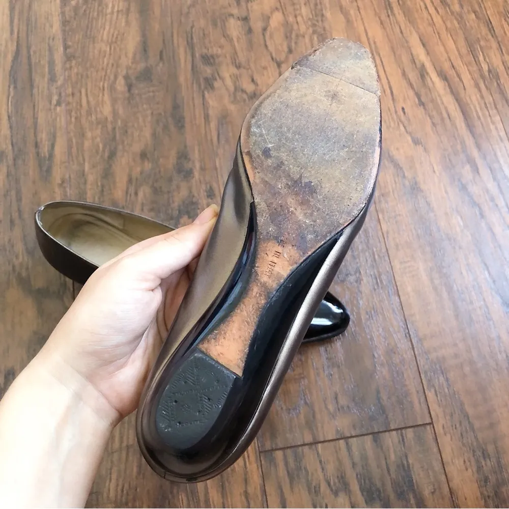 Ferragamo • vintage wedge shoes bronze black leather bow detail - Image 9