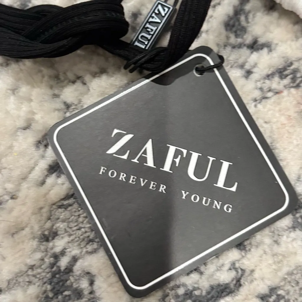 Zaful Monochrome Black & White Halter Bikini - Image 11