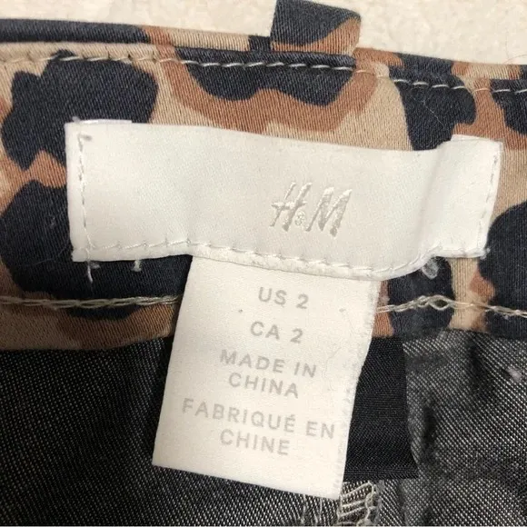 H&M Pants Leopard Print High Waist Tapered Ankle Side Zip Size 2 Good Condition - Image 2