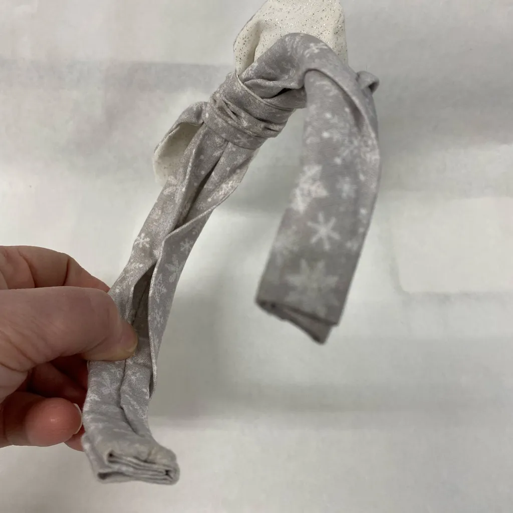 Elegant Gray and white snowflake Bow Headband - Image 6