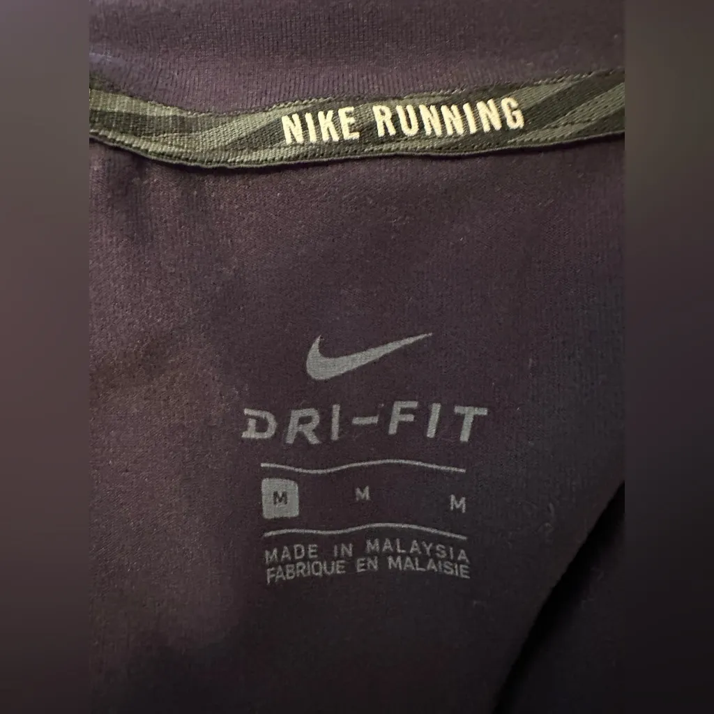 Nike Running Dri-Fit Longsleeve Quarterzip Size Medium - Image 4