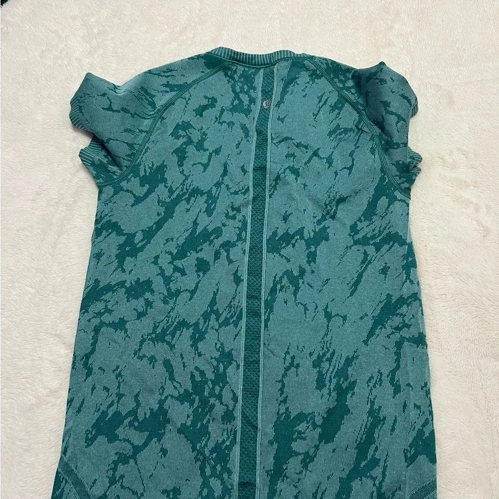 Lululemon Athletica Teal Patterned Swiftly short sleeve - Image 2