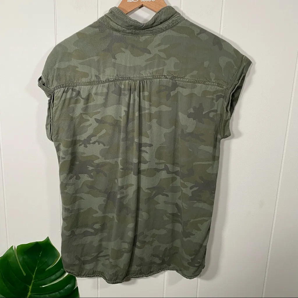 Mossimo Camo Button Up Blouse Short Sleeve Green Multi Size Small - Image 7