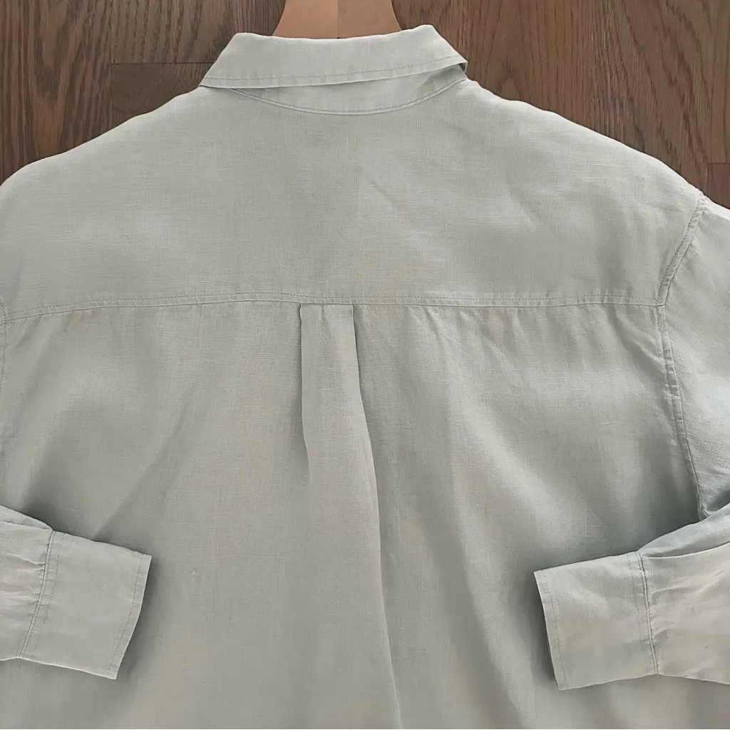 Gap 100% Linen Cropped Button Up Long Sleeve Shirt in Frothy Aqua Size Large - Image 8