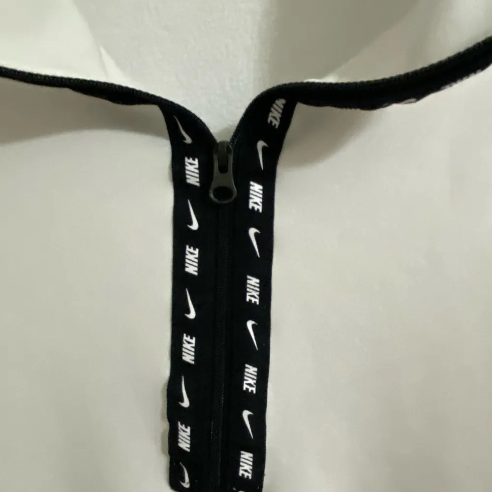 Nike XL long sleeve jacket 1/4 zip pullover jacket with front pockets - Image 2