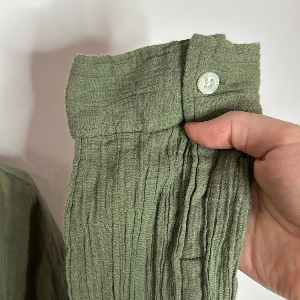 Aerie crinkle gauze cotton relaxed button down shirt in olive hue size L - Image 6