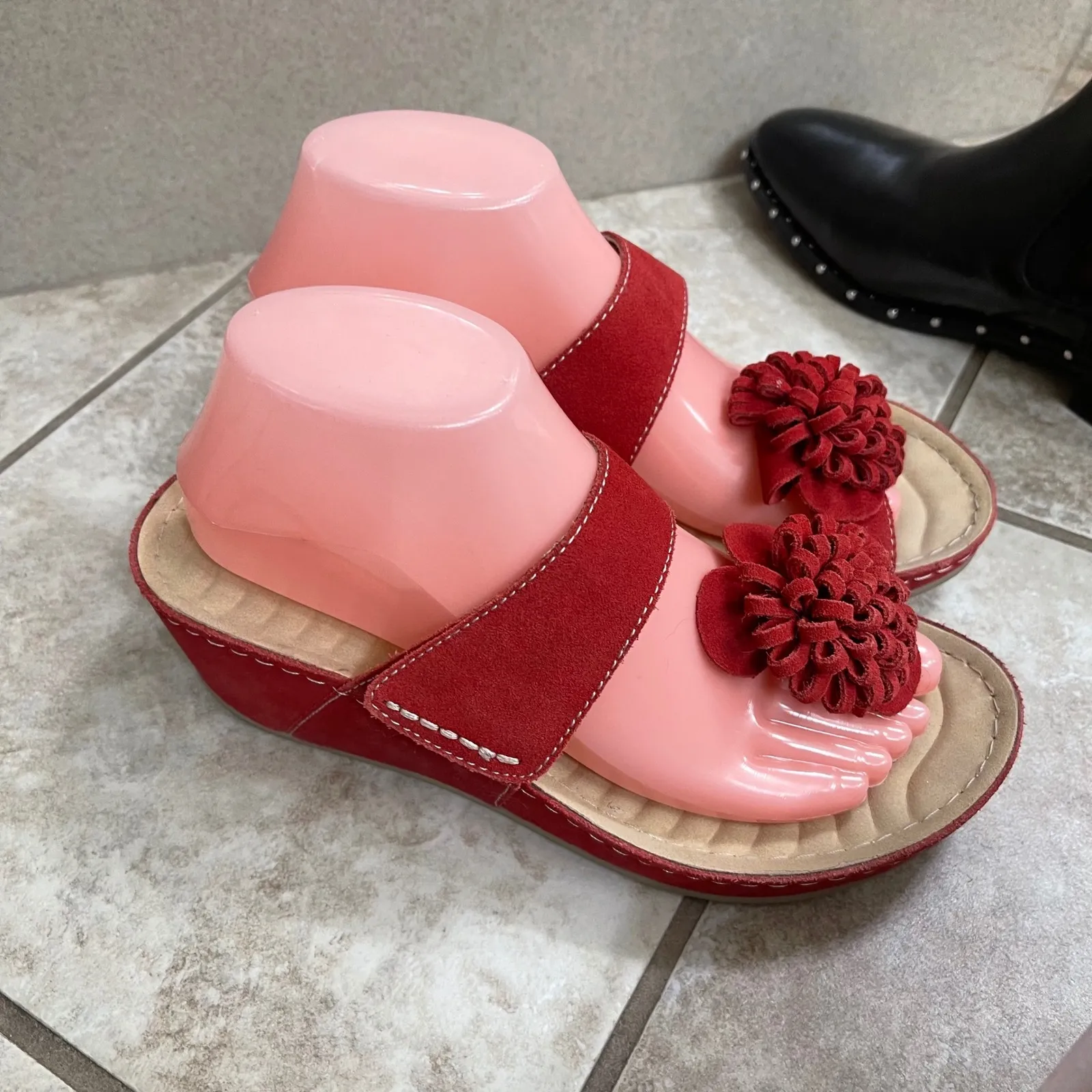 David Tate Red Suede Flower Accent Adjustable Strap Wedge Sandals 8W EUC spring Size 8 - Image 3