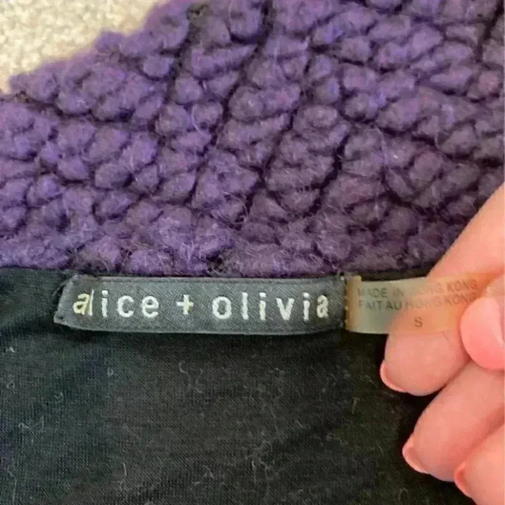 Alice + Olivia purple sweater in size small - Image 4