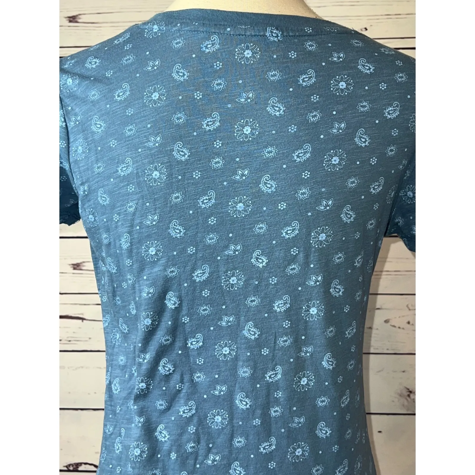 Aeropostale Tee Shirt‎ Womens size Large Paisley Graphic T-Shirt Classic Crew - Image 4