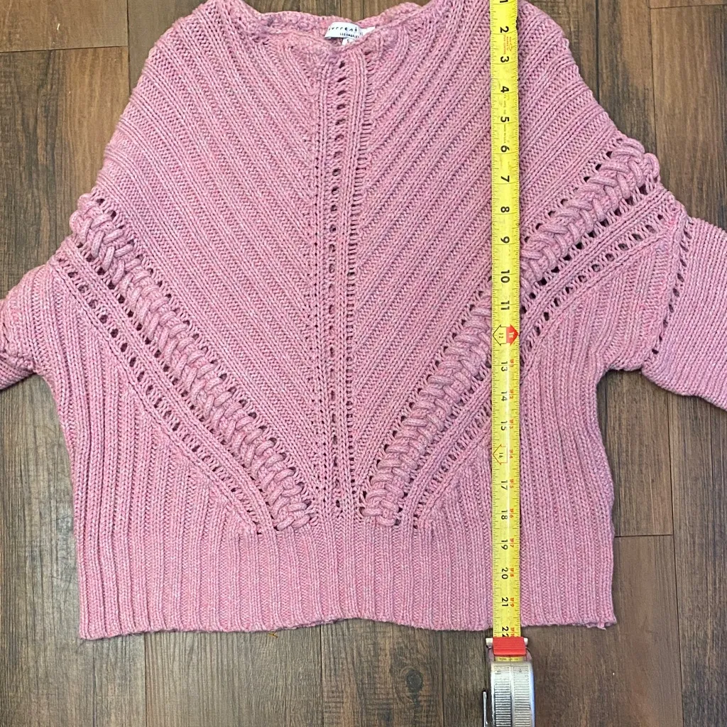 Current Air Textured Knit Sweater in Dusty Pink - Image 7