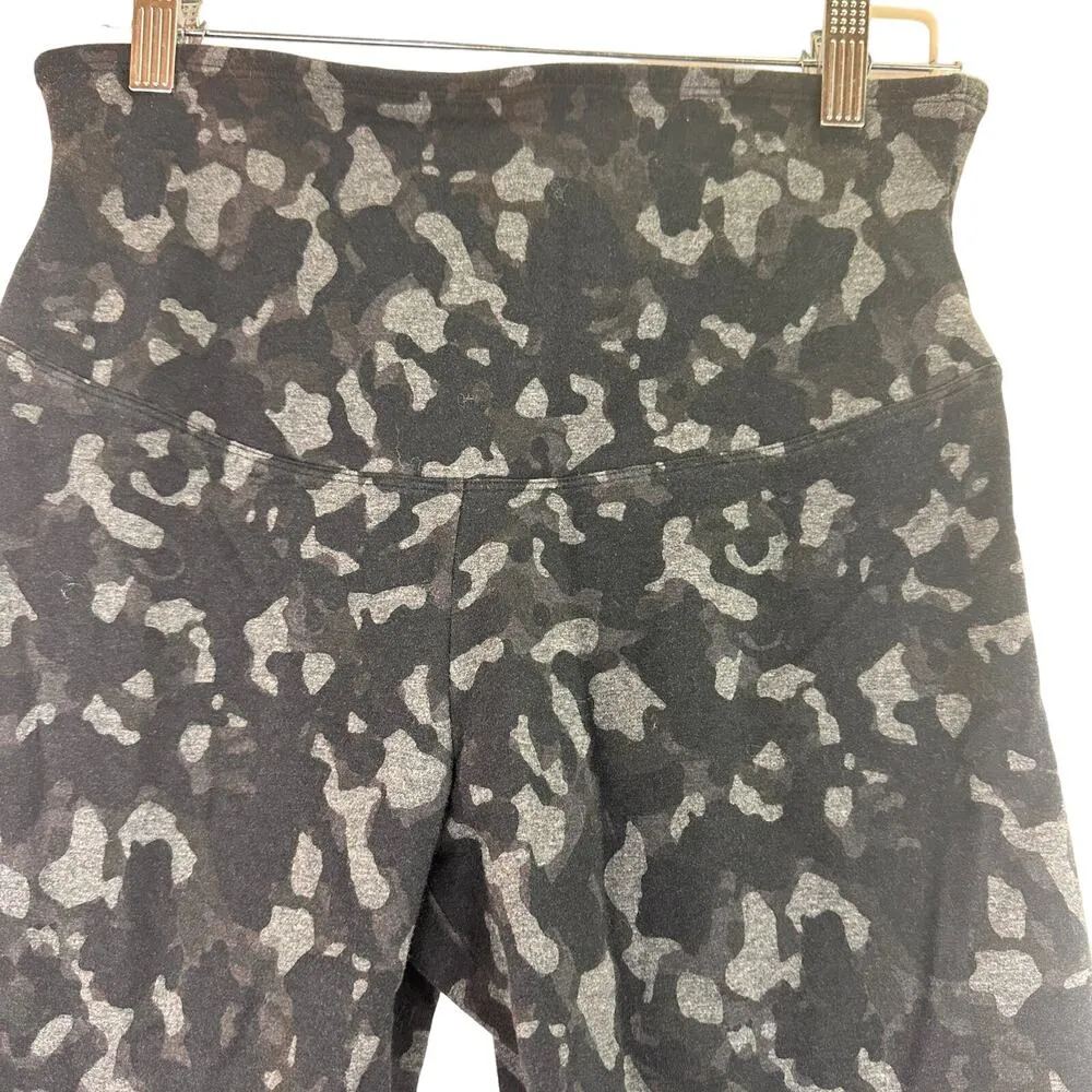 Yummie Camo Camouflage Talia Cropped Capri Shaping Leggings Size Large Black - Image 3