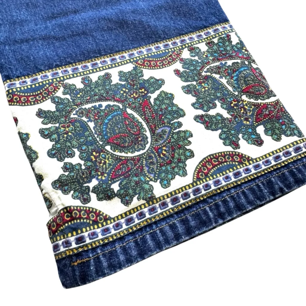Liz Claiborne Blue Denim Ankle/Cropped Jeans, Paisley Pant Cuffs, Geometric Belt - Image 4
