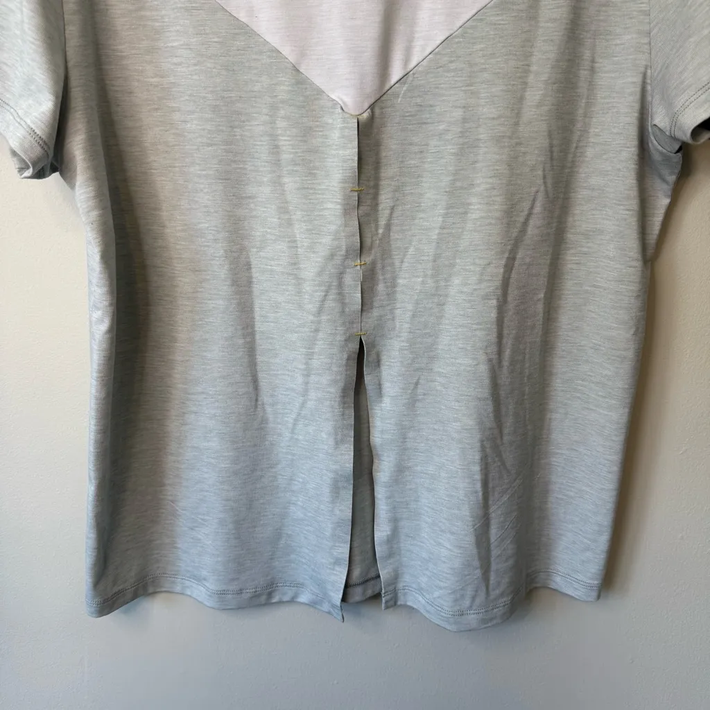Cotopaxi Top Womens Extra Large Gray WhiteCrew Neck Tee Open Back Short Sleeve - Image 4