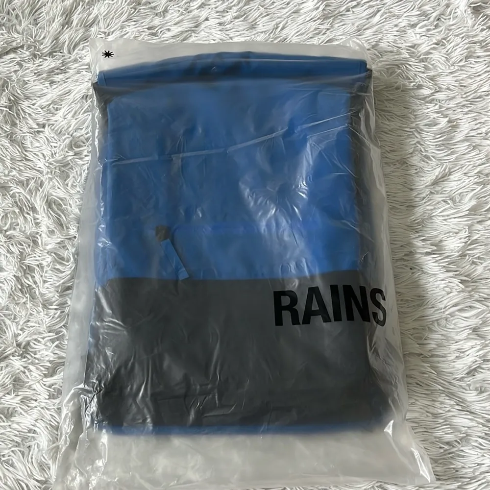 Rains Unisex Trail Rolltop Backpack Waves color one size - Image 2