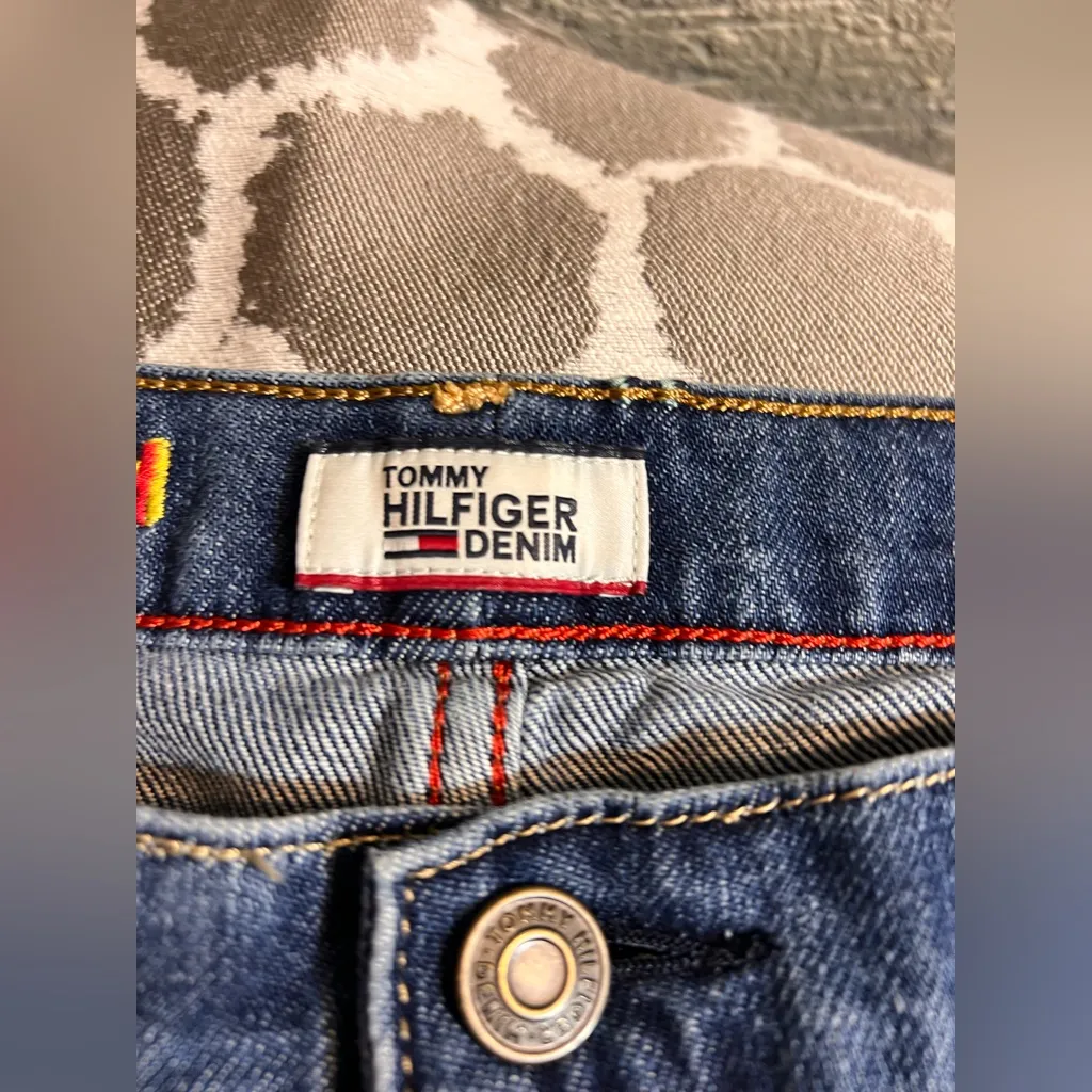 Tommy Hilfiger Vintage LOGO Blue Denim Jeans
Multi color embroidered logo sz 12 - Image 2