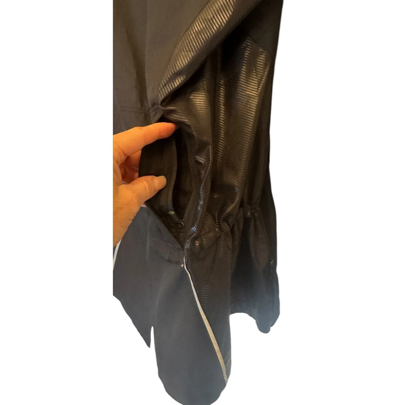 The North Face Women's  Running Jacket Reflective Lightweight‎ Black Jacket SZ M - Image 5