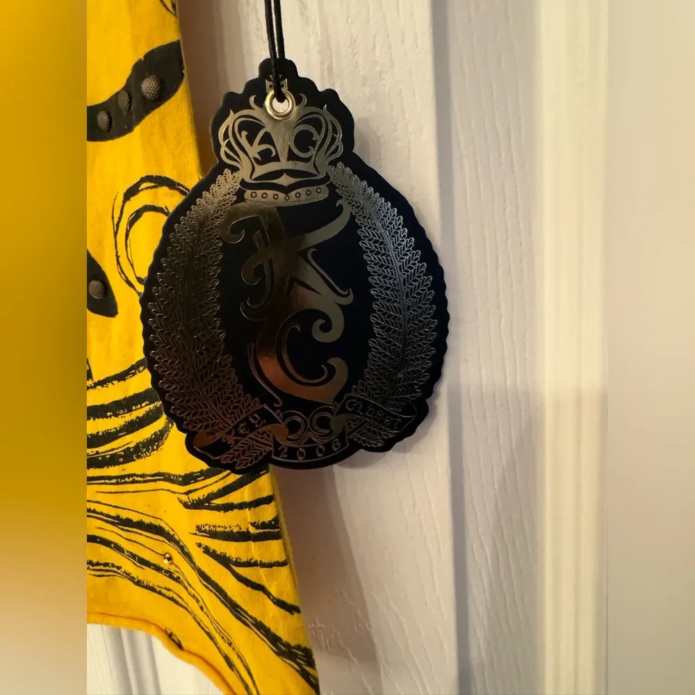 Key Closet Coi Fish Women’s Yellow Gold Crystal Studded Short Sleeve Size Small - Image 6