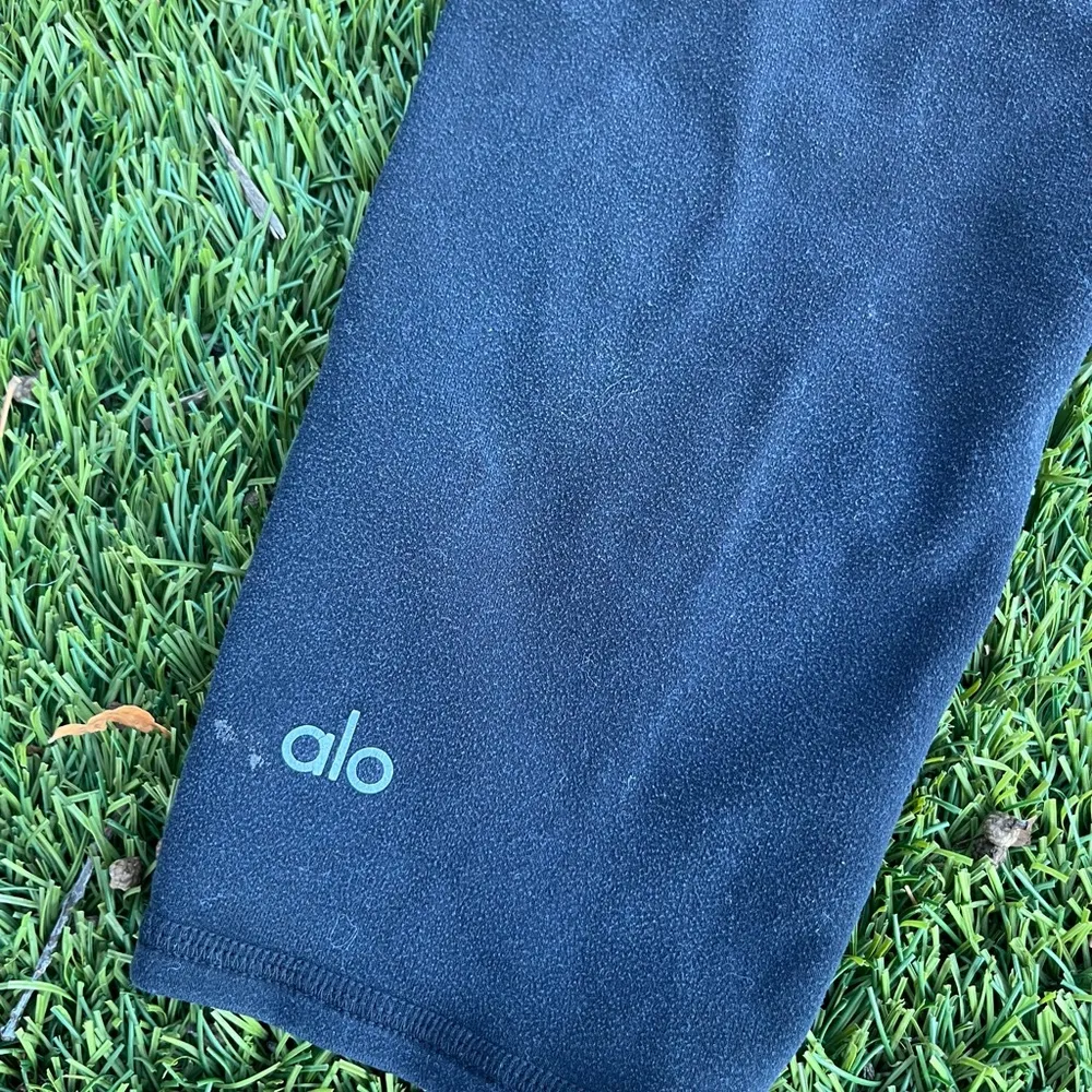 Alo Yoga Capri Leggings - Image 2