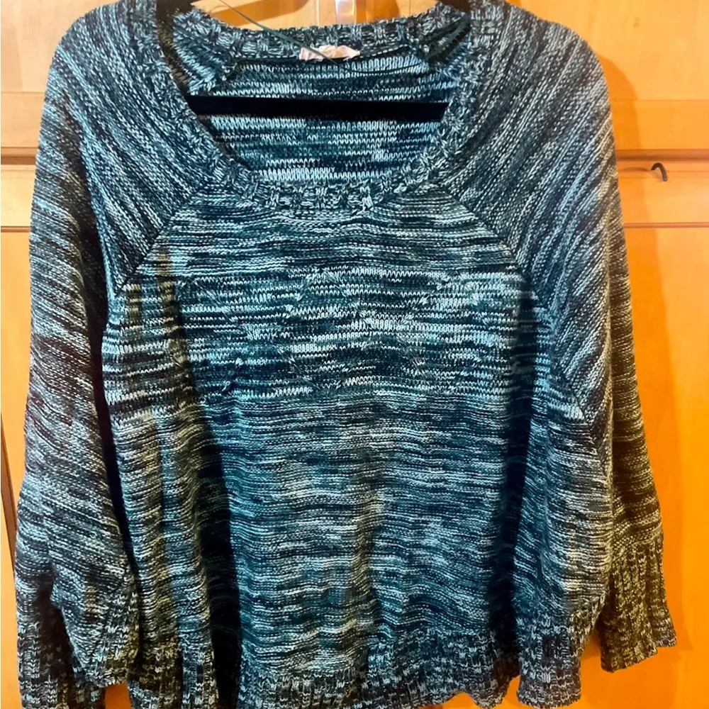 Hem & Thread Sweater Size M - Image 4