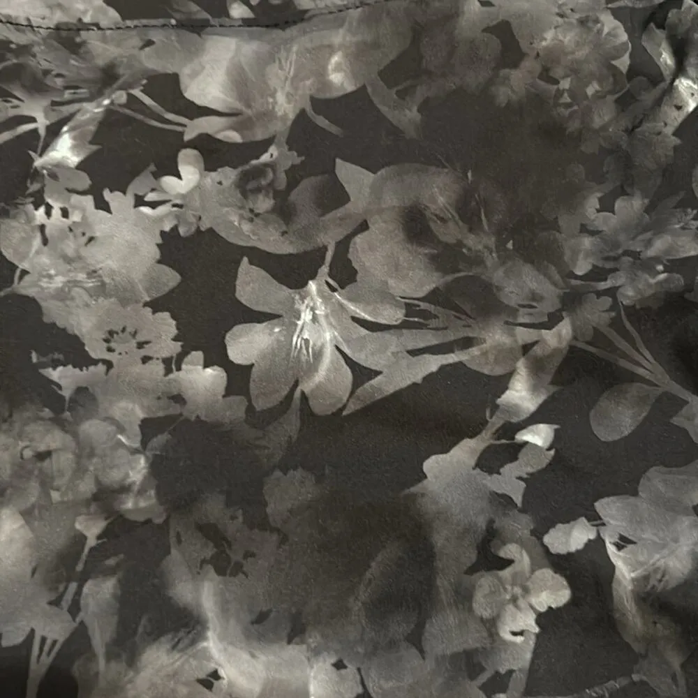 Woman’s Athleta Brooklyn Shorts Black and Gray Floral Print Size 22 - Image 3