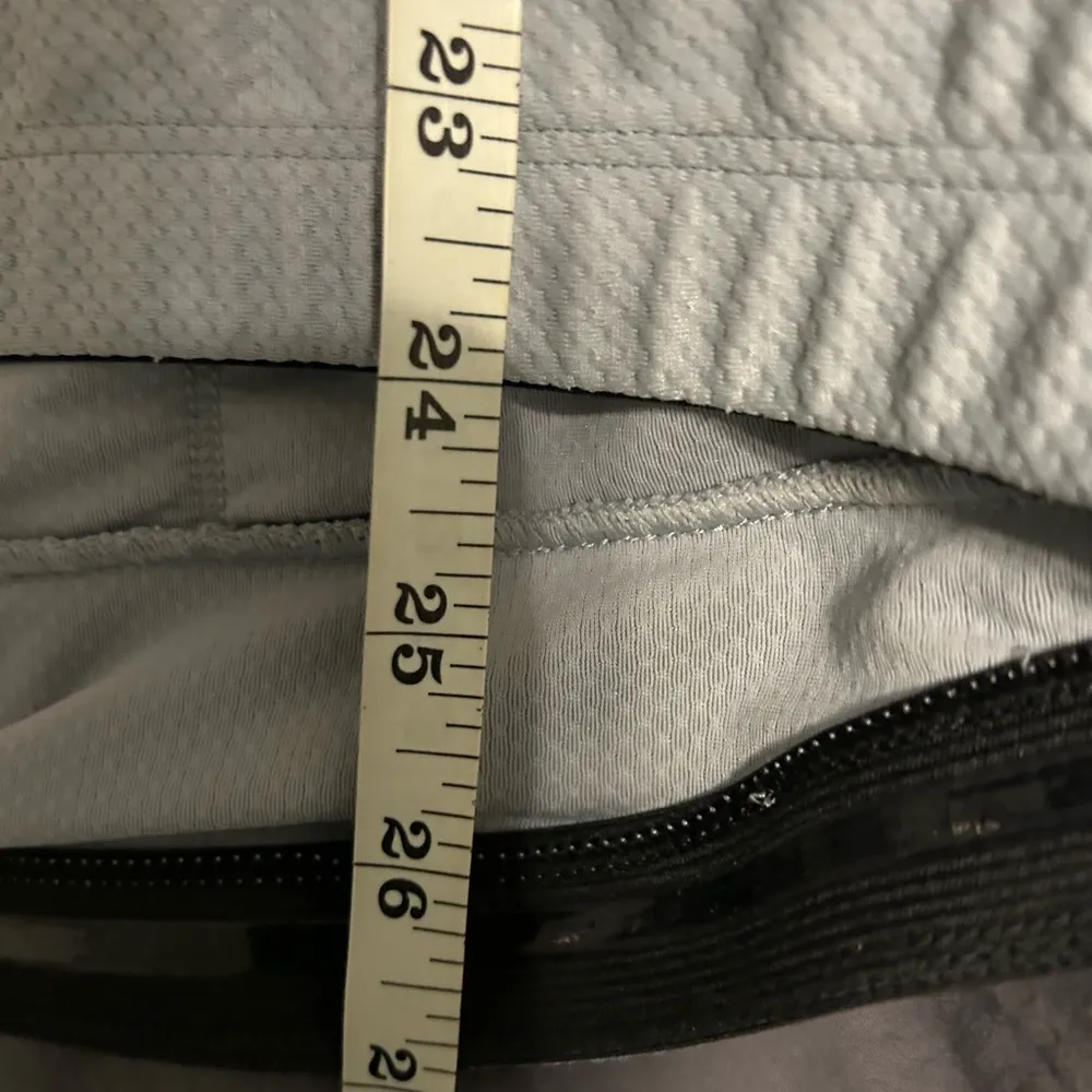 Nike  grey and pink sleeveless with pockets shirt size small - Image 6